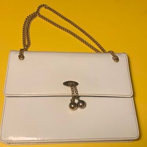 Vintage patent leather bag with chain strap